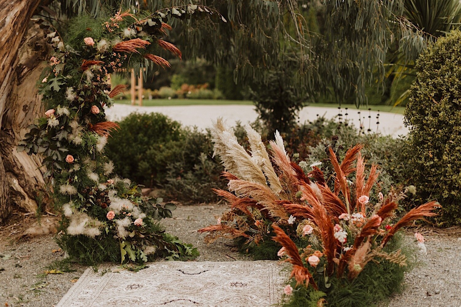02_165A1711_Garden_Columbia_British_Victoria_Floral_Bride_Groom_Bouquet_Elopement.jpg